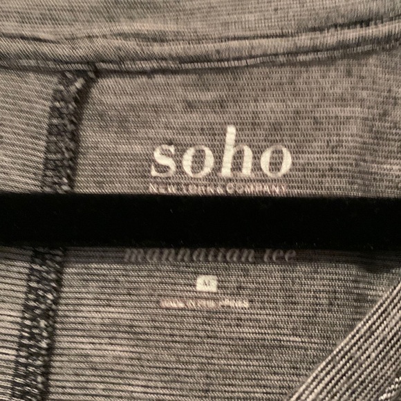 Womens short sleeve black and white top Final Sale - Picture 2 of 2